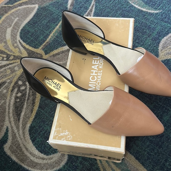 Micheal Kors Flats - Picture 1 of 4